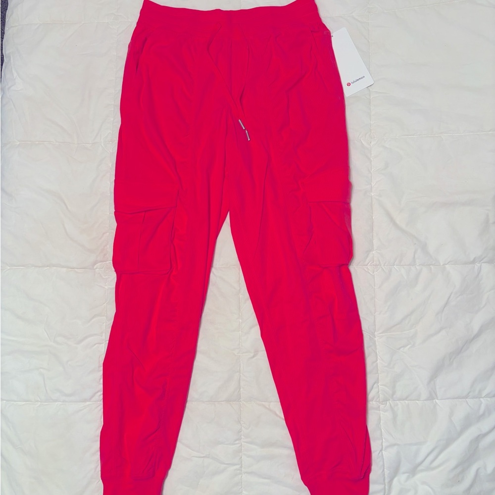 Lululemon women’s Dance Studio Relaxed-Fit MR Cargo Jogger, size smalll